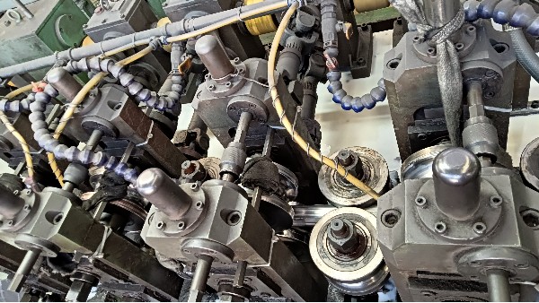 想要液冷中心系統(tǒng)穩(wěn)定運(yùn)行，不銹鋼焊管起了什么作用